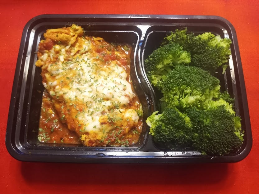Low Carb/Low Calorie/Keto/Mozzarella Chicken Parmesan w_Fresh Broccoli(402 Calories, 39.7g Carbs, 26.3g Fat, 29.2g Protein)