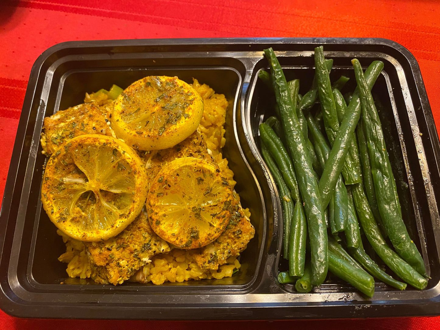 Lemon Zest Salmon over Cauliflower Rice and Fresh Green Beans (465 Calories, 8g Carbs, 24.6g Fat, 57.1g Protein)