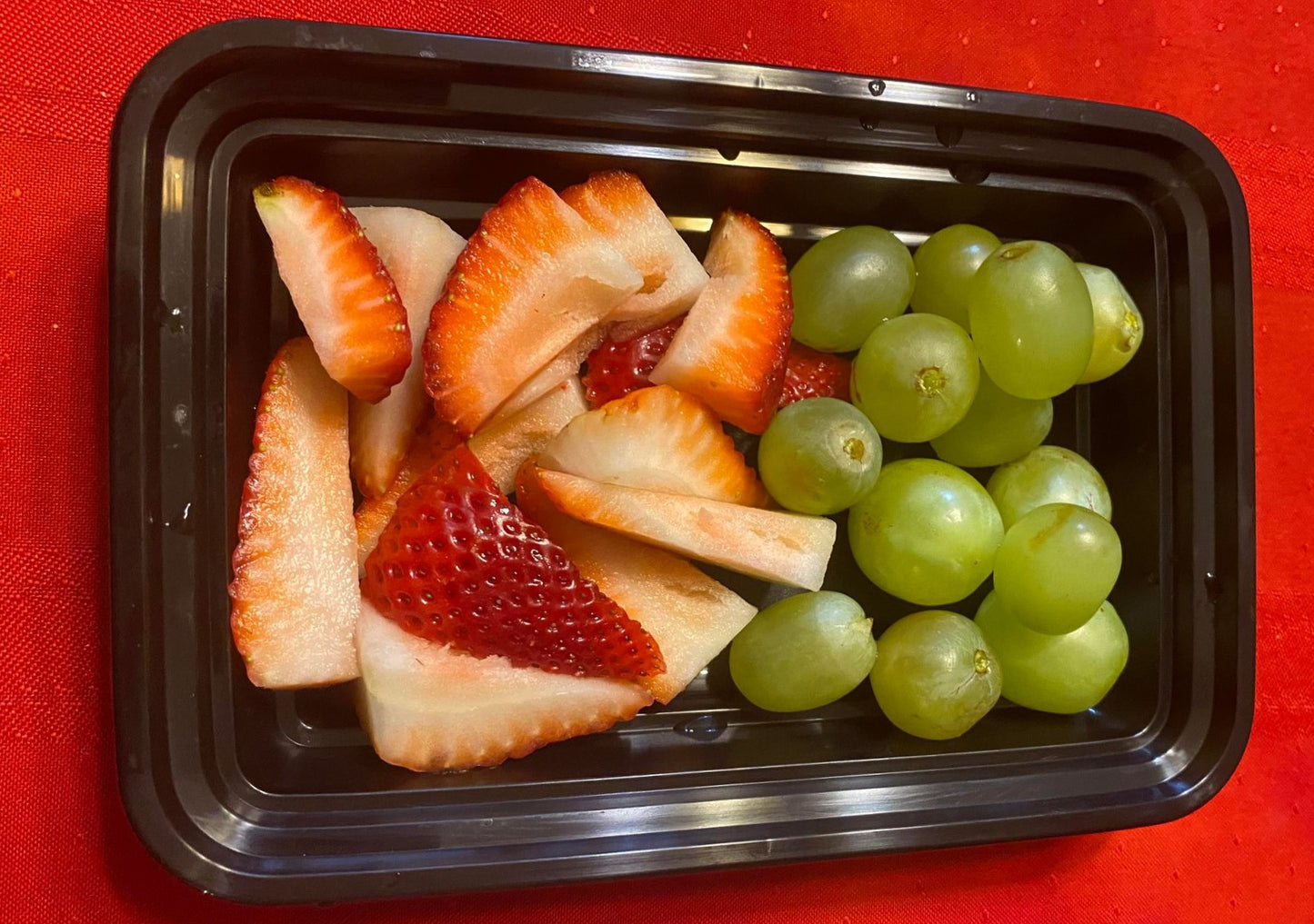 SNACK_Green Grapes & Strawberries (75 Calories, 2g Carbs, 0g Fat, 0g Protein)
