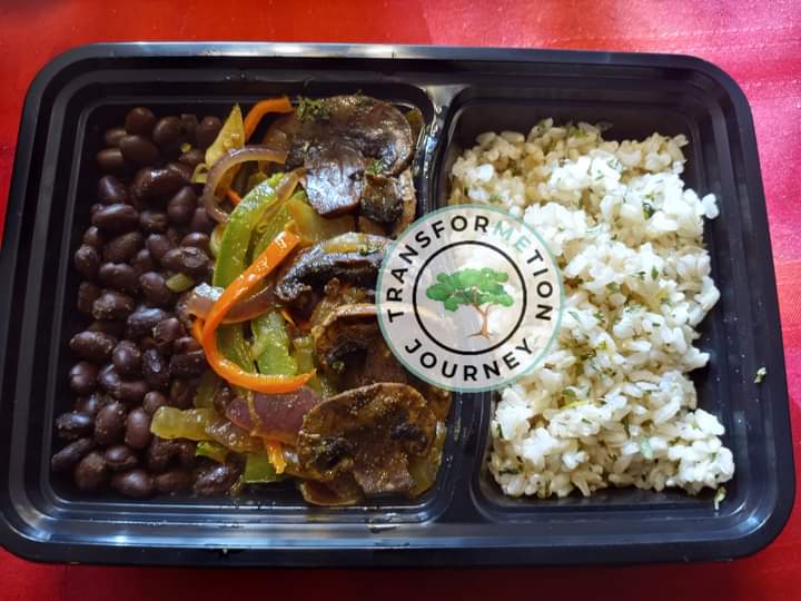 VEGAN_ Low Carb & Low Calorie - Buddha Bowl- Black Beans, Mixed Peppers ,Mushrooms & Lime Brown Rice w/Yum Yum Sauce (300 Calories, 43g Carbs, 12g Fat, 10g Protein)