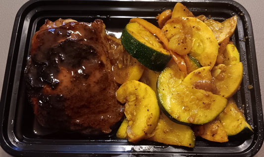 MINI MEAL_ Low Carb/Low Calorie/Keto/Gluten-Free - Oven Roasted BBQ Chicken Thigh w/ Sautéed Zucchini & Yellow Squash (197 Calories, 3g Carbs, 13.5g Fat, 16.4g Protein)