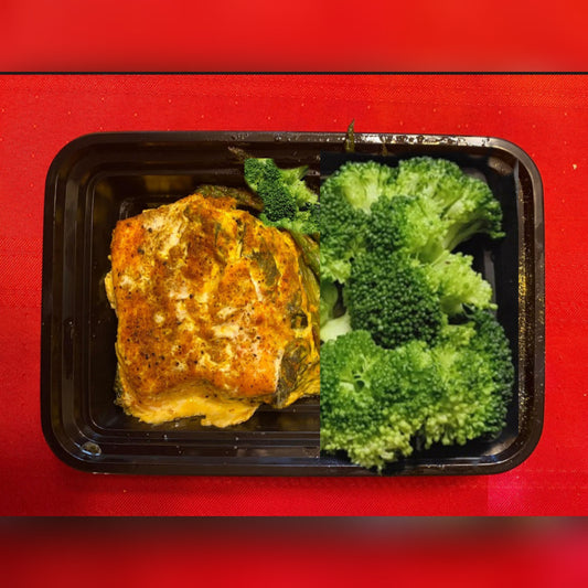 MINI_Pescatarian/Low Carb/Low Calorie/Keto - Spinach Creamy Stuffed Salmon w/ Fresh Steamed Broccoli(303 Calories, 4.9g Carbs, 22.5g Fat, 25.7g Protein)