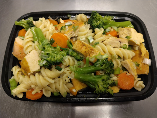 MINI_Garlic Chicken & Veggies Pasta(389 Calories, 47g Carbs, 6.4g Fat, 33.8g Protein)