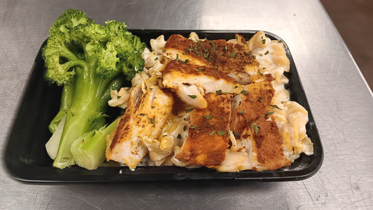 MINI_Low Carb/Low Calorie Grilled Herb Chicken Fettuccine Alfredo w/ Steamed Broccoli (275 Calories, 25.6g Carbs,  9.2g Fat,  16g Protein)